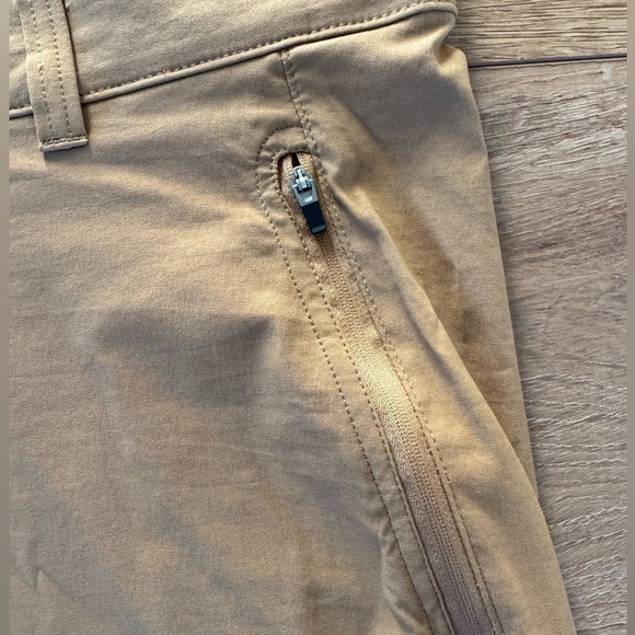 Eddie Bauer Nylon Zipper Pocket Flat Front Short / 35 - Picture 2 of 11